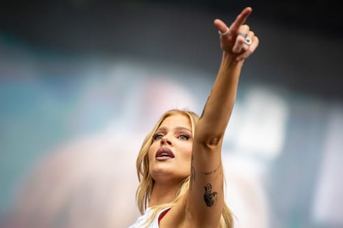 Luísa Sonza mostra potência ao subir no palco do Lollapalooza 2024: ‘Diva!’