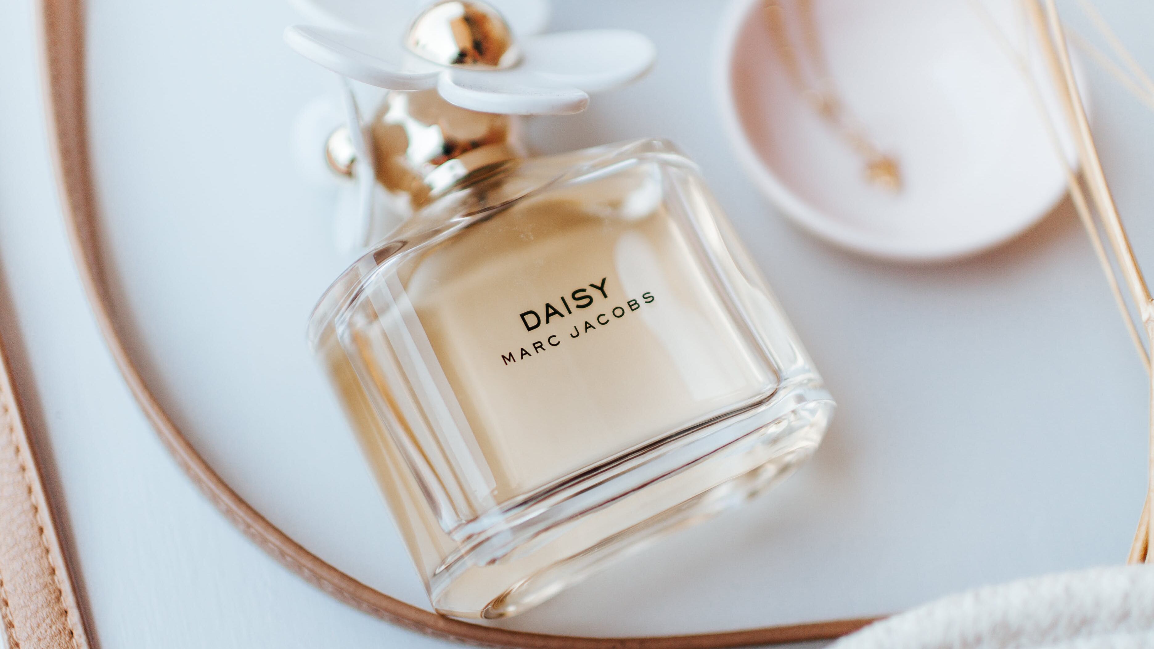 Frasco de perfume Daisy Marc Jobs