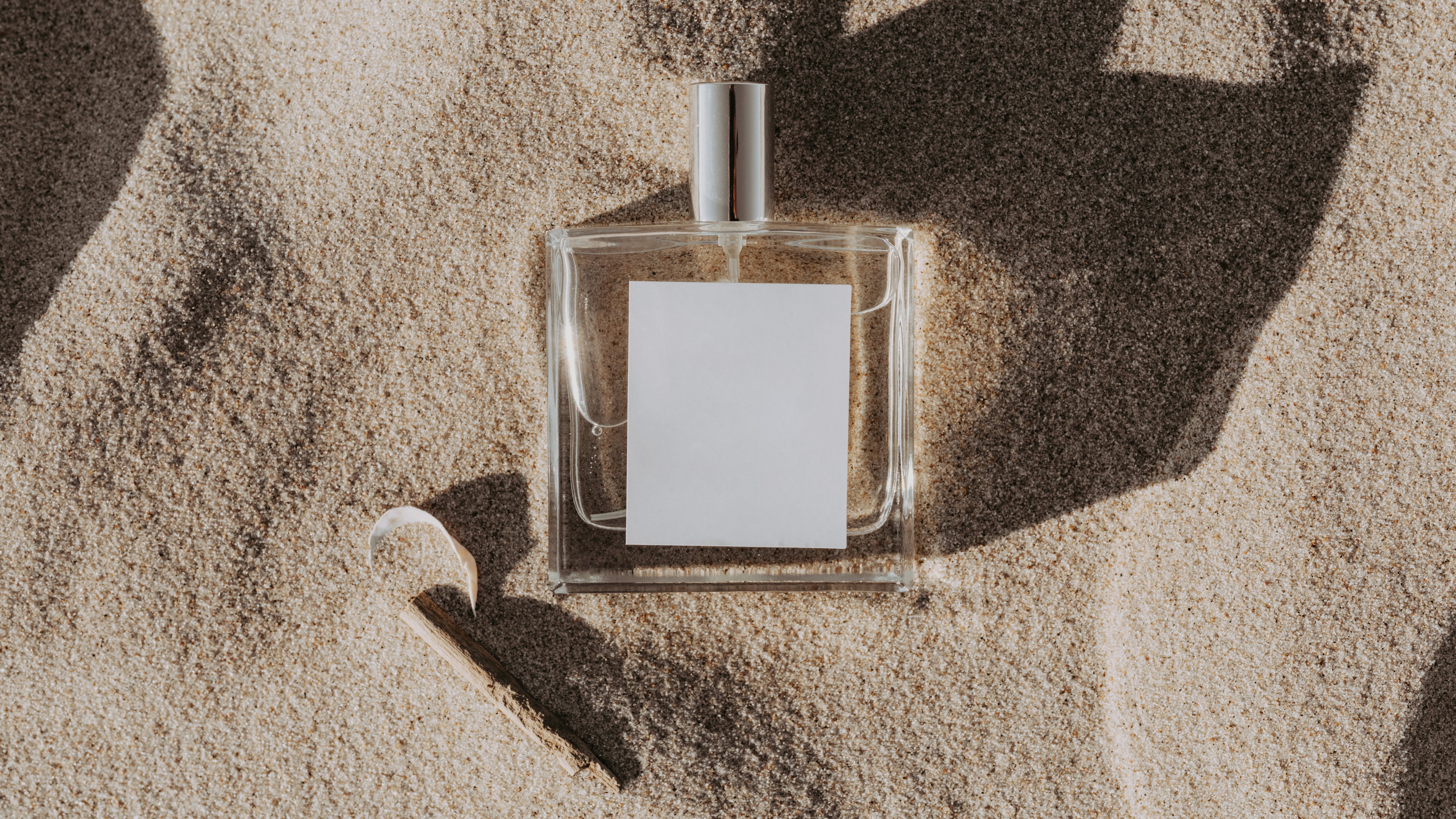 Frasco de perfume transparente