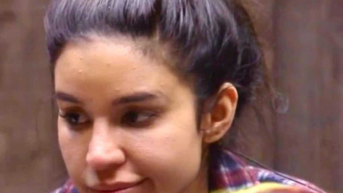 Durante uma conversa, Kerline tentou acalmar Iran Malfitano em "A Fazenda 14"