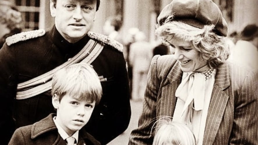 Vale lembrar que 1993, um telefonema íntimo entre Charles e Camilla vazou para a imprensa britânica, causando um grande escândalo.