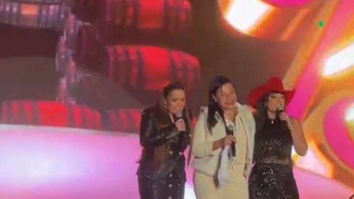 Dona Ruth subiu ao palco durante o show de abertura da nova turnê da dupla Maiara & Maraisa.