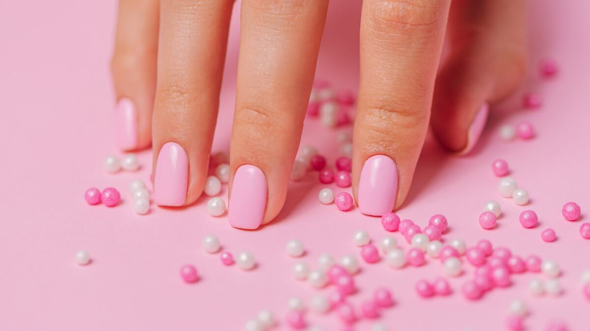 Las ‘junk’ nails serán tendencia este 2025