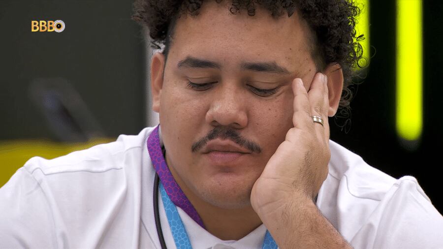 BBB 24: Buda acorda ao som de Infiel, música de Marília Mendonça