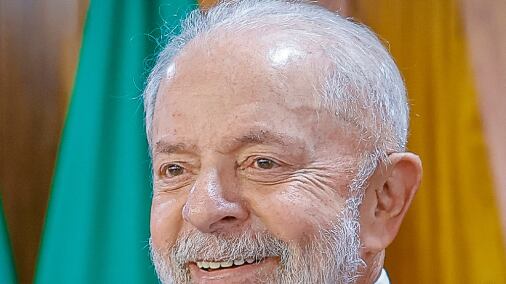 Ele sofreu hemorragia intracraniana