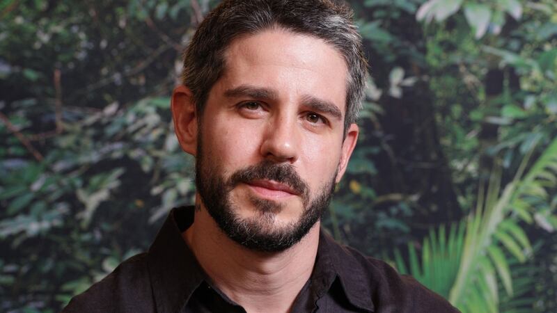 A mudança de Eliana (Sophie Charlotte) para Ilhéus fez Eriberto (Pedro Neschling) sumir em Renascer