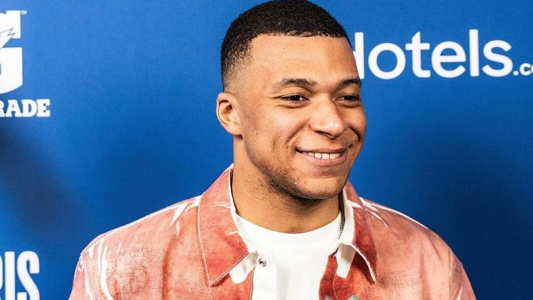 El equipo legal del delantero francés inició una acción en contra de un empresario galo por el uso del nombre del futbolista en uno de sus productos.