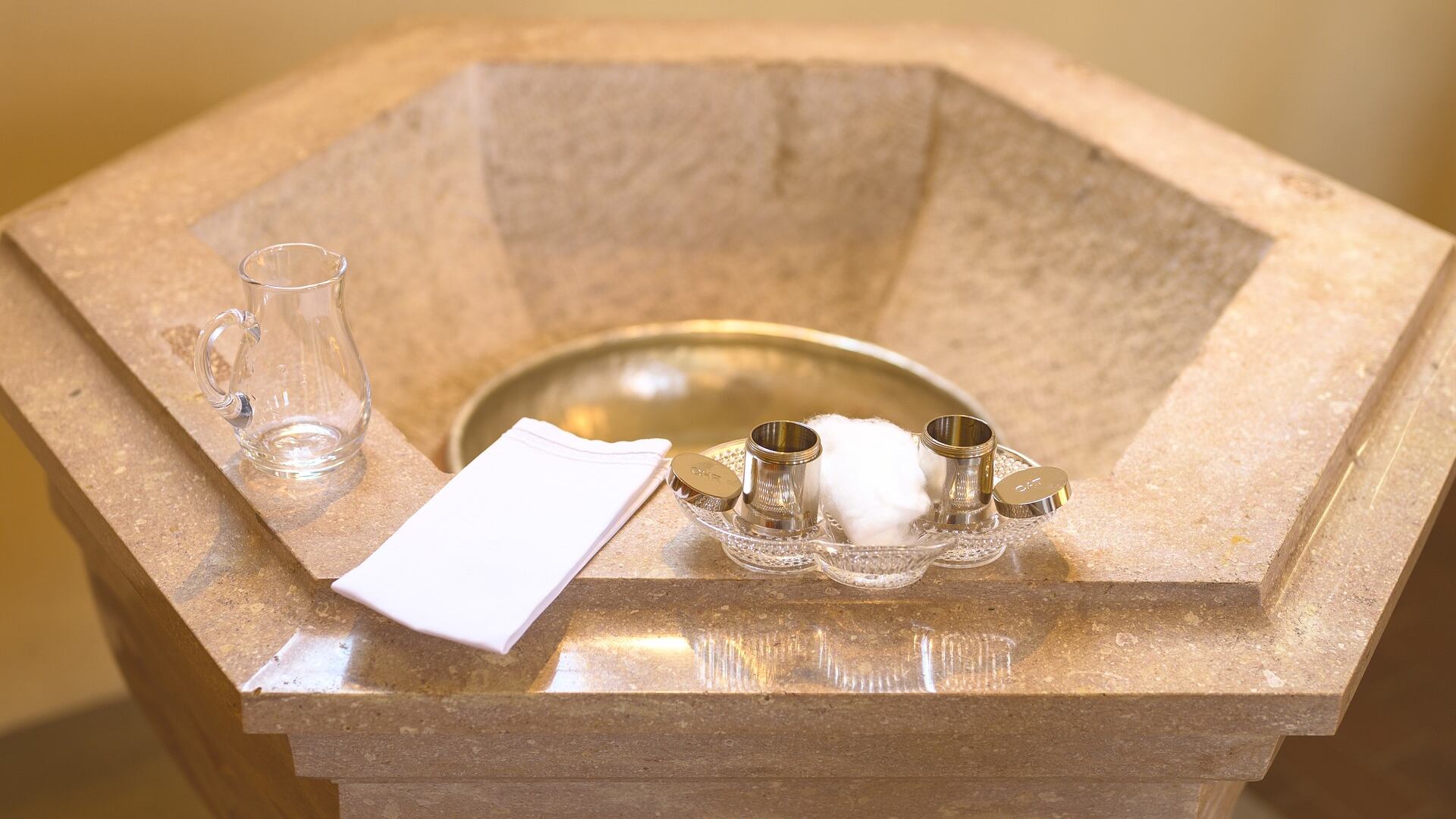 Padre batiza recém-nascida com ácido