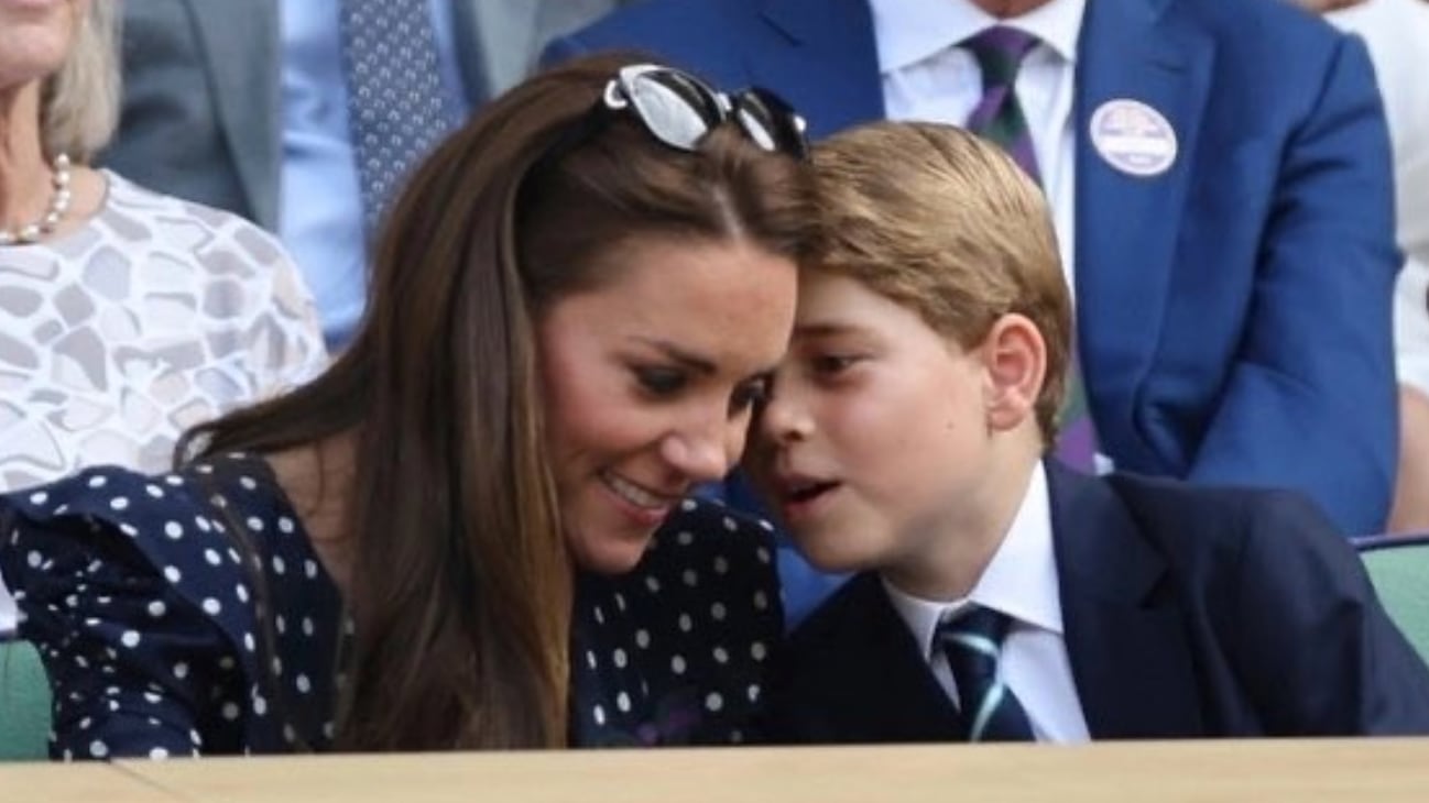 Um novo livro intitulado ‘The New Royals’, a autora real Katie Nicholl mencionou que o príncipe George está sendo criado com a consciência de quem ele é e qual papel ele herdará, disse ela em entrevista ao The Sun.