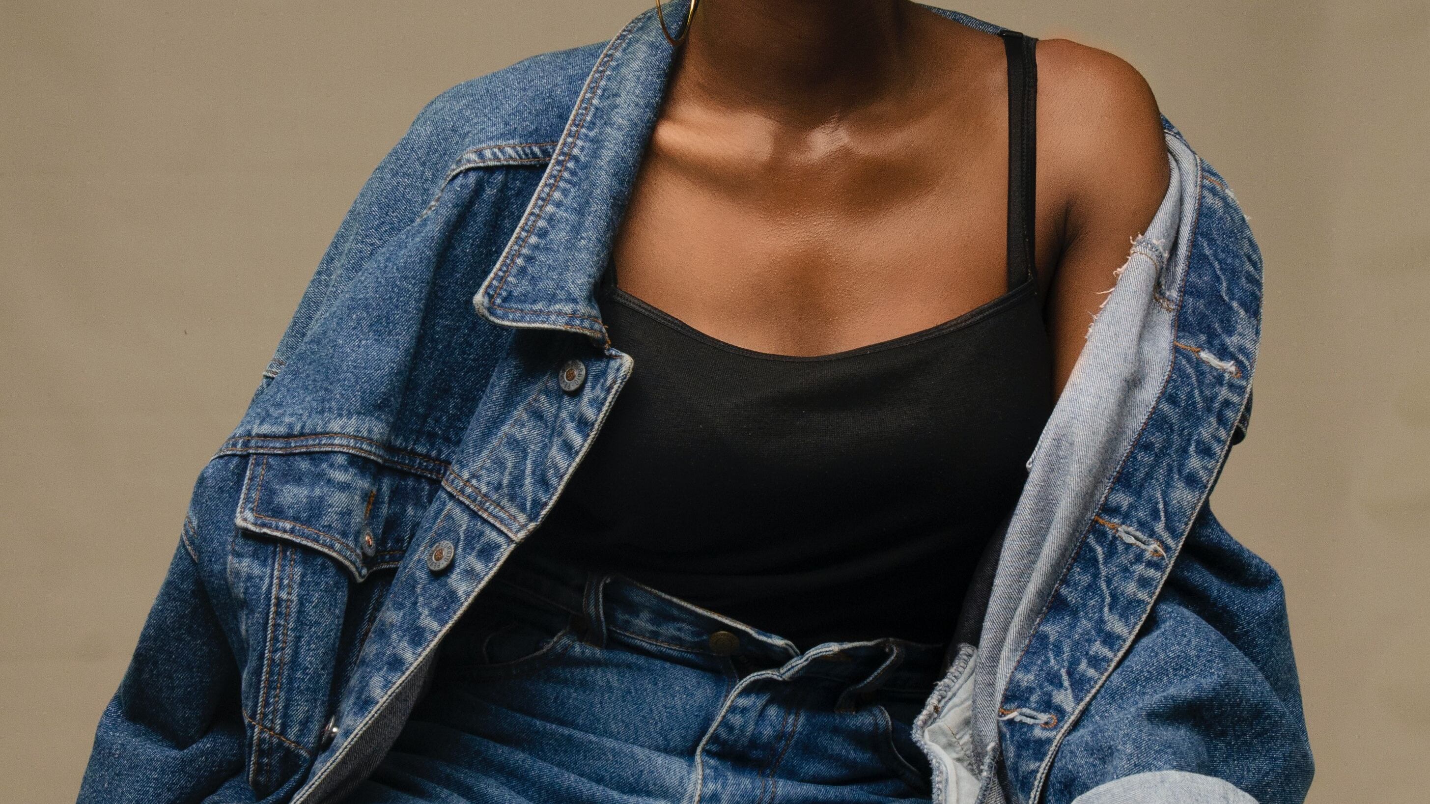 Aprenda a usar a tendência double jeans e arrase!