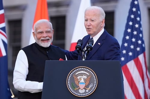 Joe Biden enfrenta nova confusão e é acusado de ser ajudado pela esposa para governar