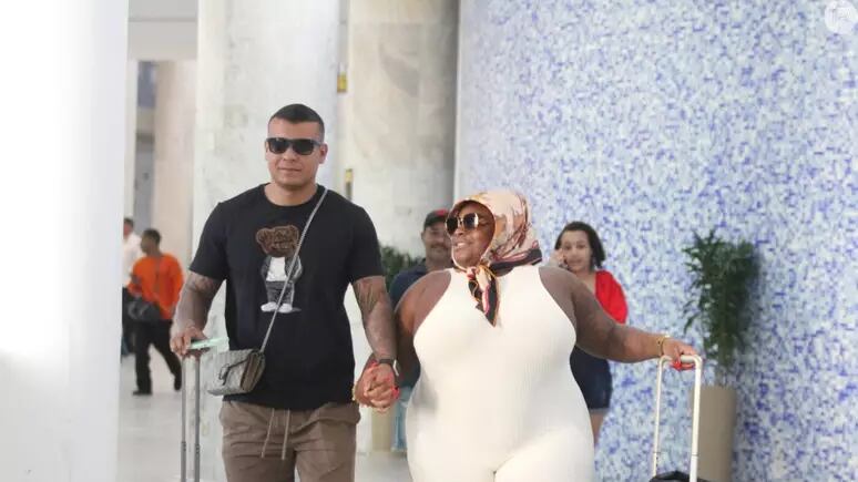 Renato Santiago e Jojo Todynho foram flagrados no aeroporto
