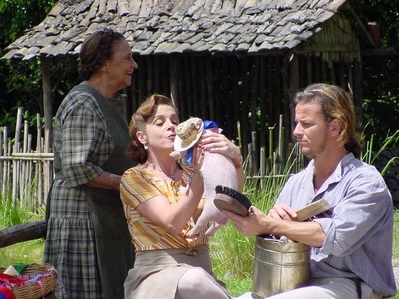 Chocolate com Pimenta: Márcia (Drica Moraes), Timóteo (Marcello Novaes) e Carmem (Laura Cardoso) em cena