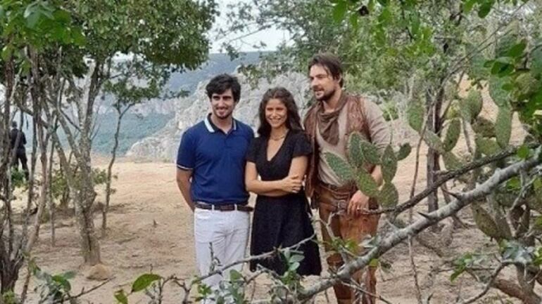 Renato Góes, Isadora Cruz e Sergio Guizé nos bastidores de "Mar do Sertão"