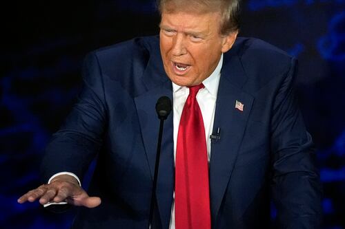 Eleições nos EUA: Trump acusou imigrantes de comer animais de estimação em Ohio durante debate e foi desmentido ao vivo pela ABC