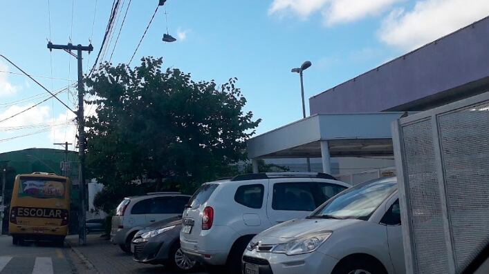 Vista lateral da entrada da EMEF Egídio Costa