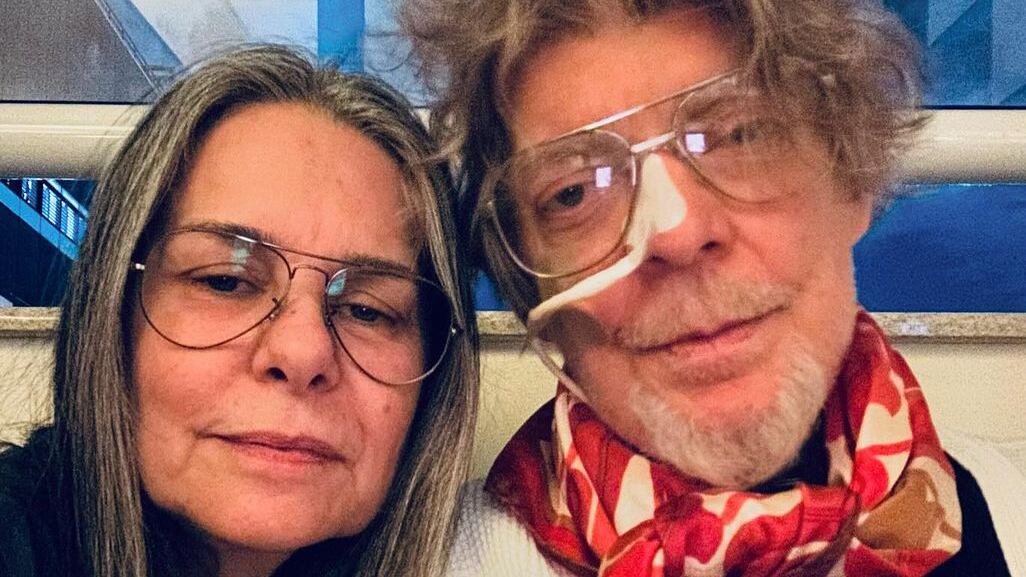 Esposa de Branco Mello diz que integrante do Titãs "está bem" após a retirada do tumor