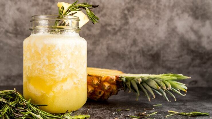 O suco com mamão e abacaxi para emagrecer de forma natural e saudável