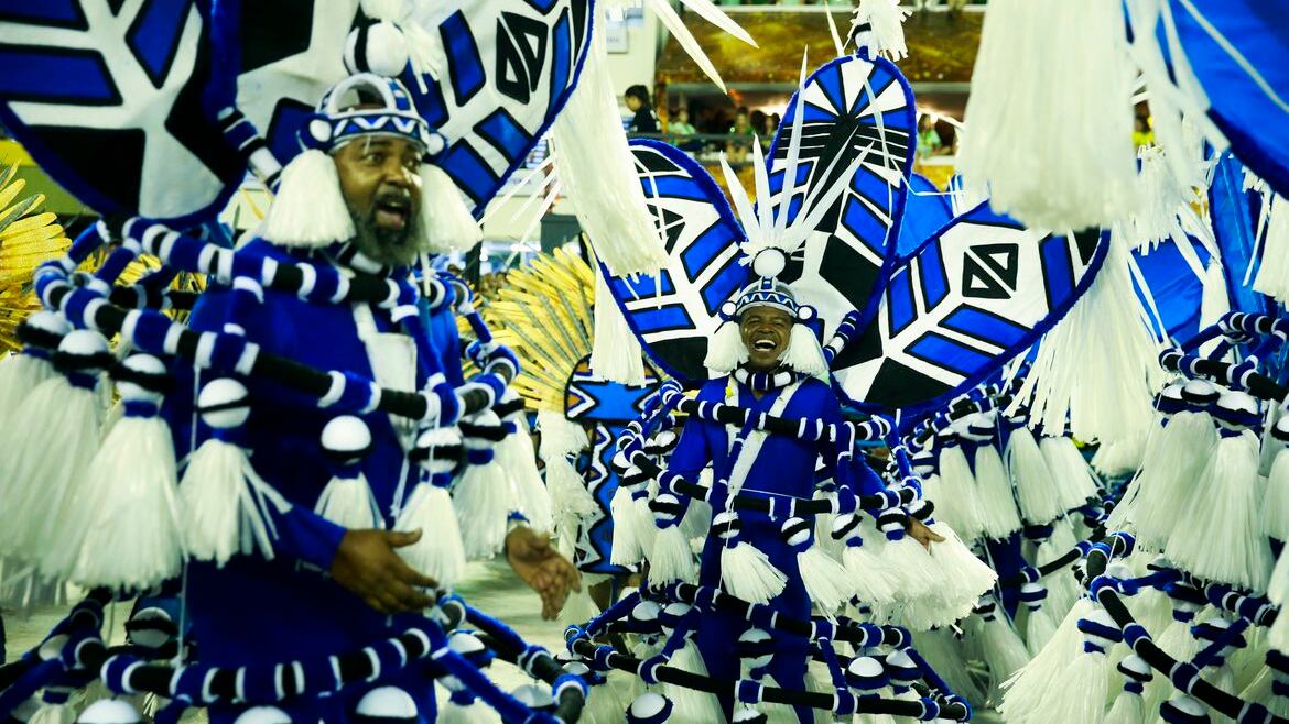 Sapucaí reúne historiografia e delírio no segundo dia de desfiles