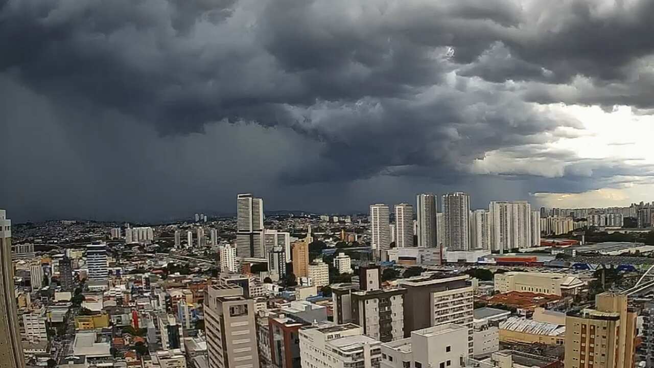 Temporal mata três pessoas em Bauru, no interior de São Paulo