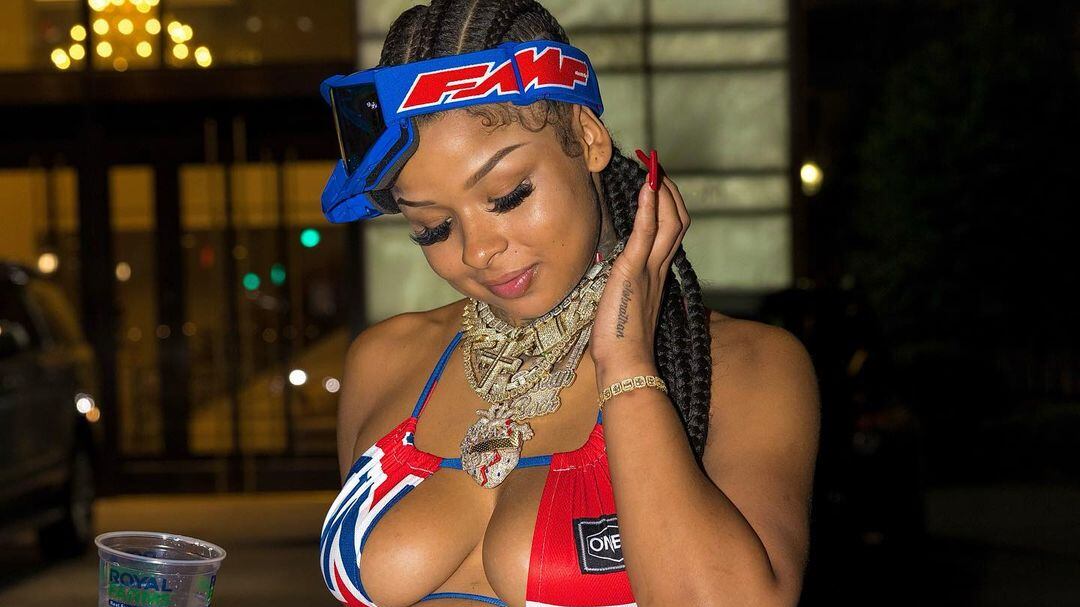 Grávida, rapper aparece fumando maconha em vídeo e é criticada; veja o que diz a medicina