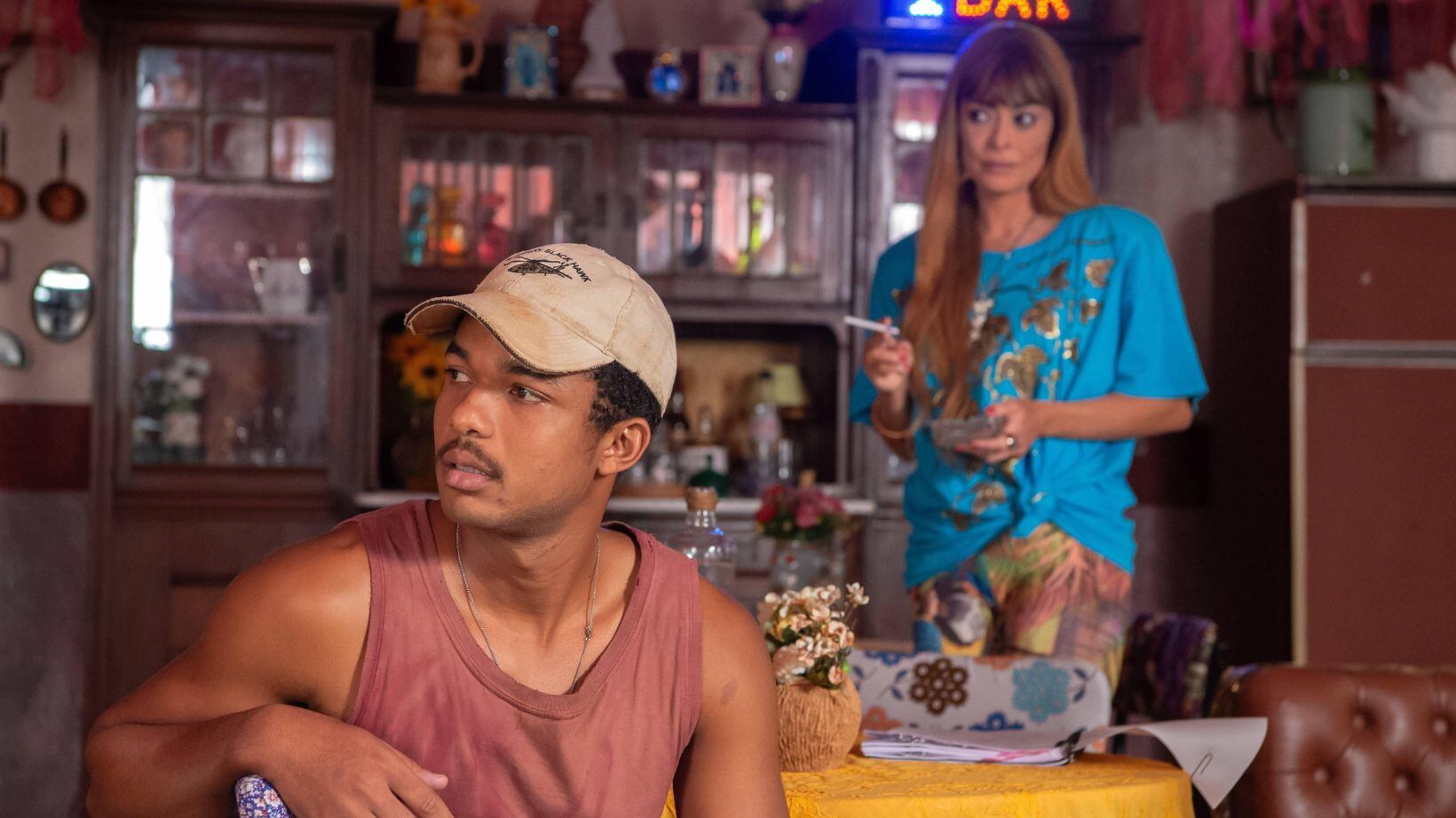 Em Renascer, João Pedro não esquece paixão por Mariana e toma decisão radical para viver longe do pai