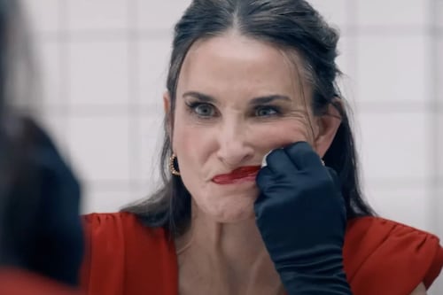 3 motivos para assistir “A Substância”, terror psicológico que vai ficar na sua mente por dias