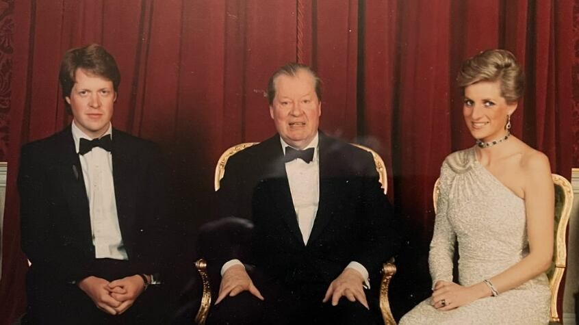 Princesa Diana com seu irmão e seu pai em uma publicação feita por Charles Spencer
Foto: @charles.earl.spencer