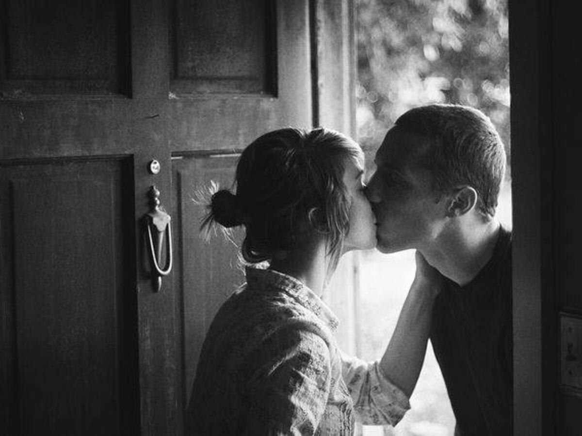 Beijar o parceiro antes de ir trabalhar adiciona anos em expectativa de vida, diz estudo – Metro World News Brasil