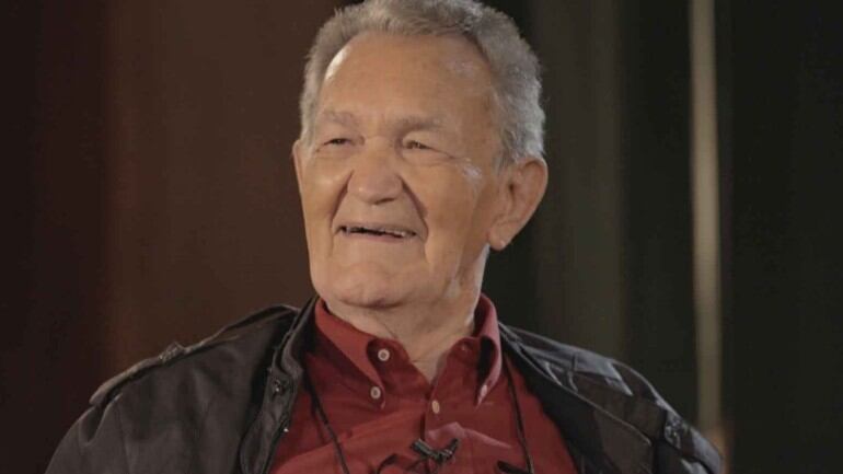 Morre Léo Batista, voz marcante da televisão brasileira, aos 92 anos