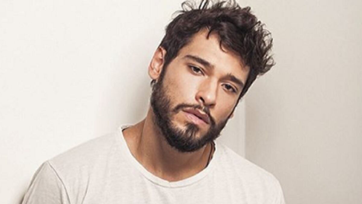 Ator Bruno Fagundes está namorando colega de "Cara e Coragem"