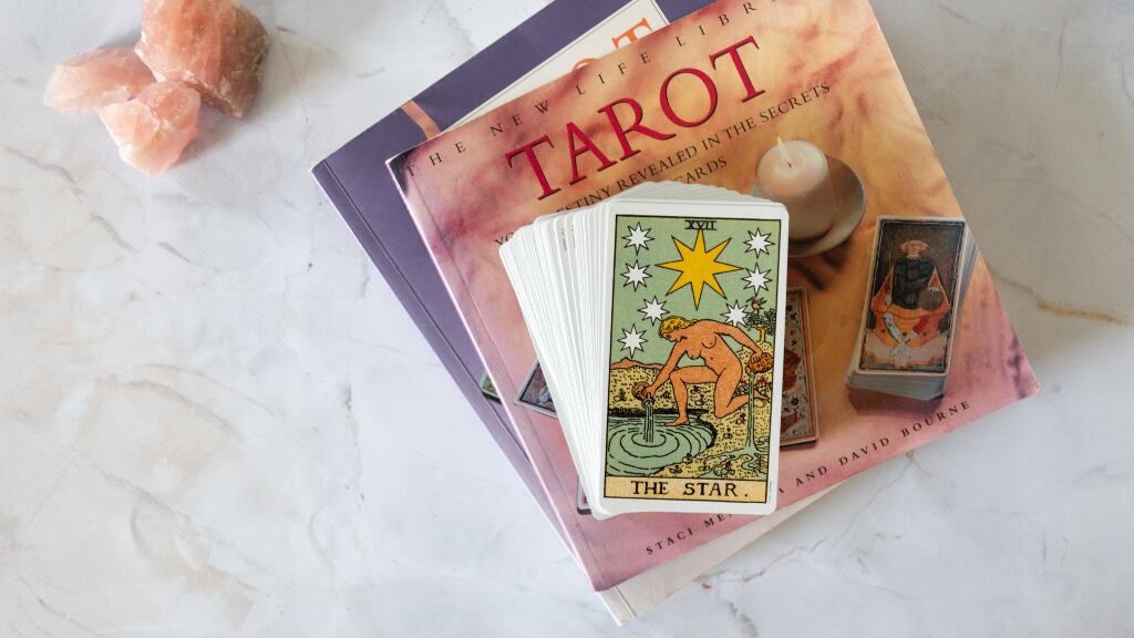 Descubra qual é a carta do Tarot para agosto de 2023
