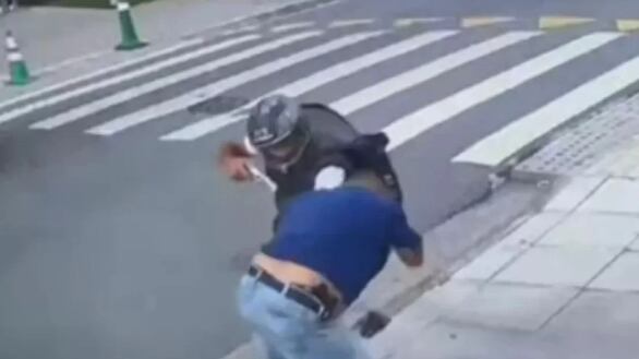 Criminoso fugiu levando a arma do agente