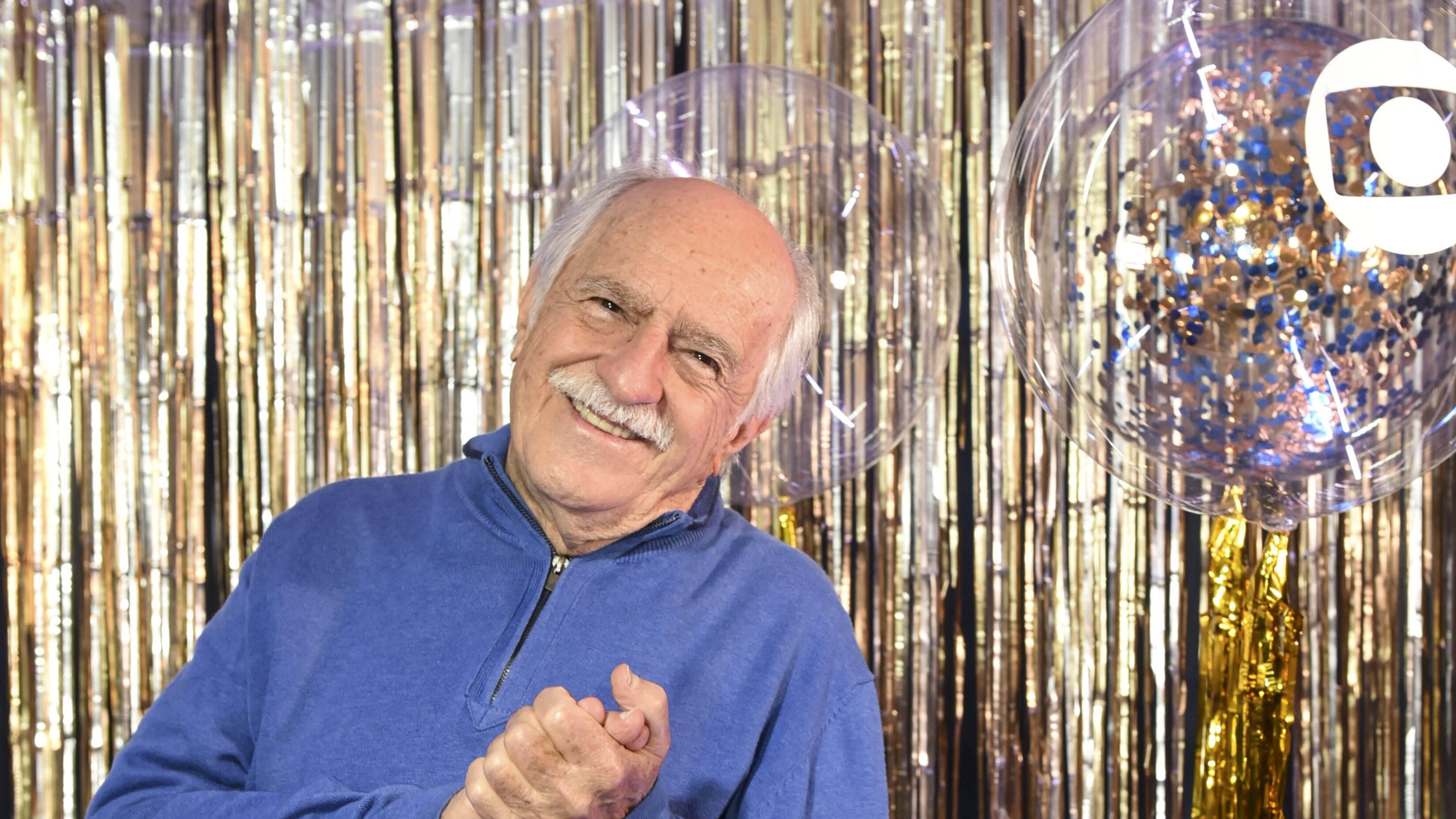 Ary Fontoura ainda não assinou com a TV Globo para viver Quinzinho em Êta Mundo Melhor!, continuação da novela Êta Mundo Bom!, escrita por Walcyr Carrasco em 2016