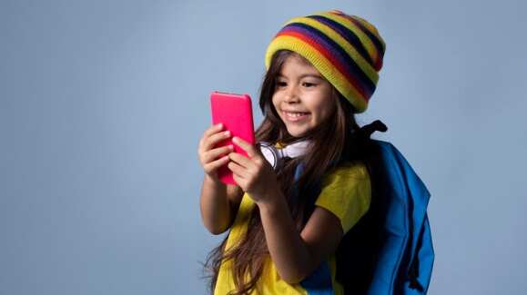 Impacto do uso de celular em estudantes - Foto: Freepik