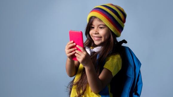 Impacto do uso de celular em estudantes - Foto: Freepik