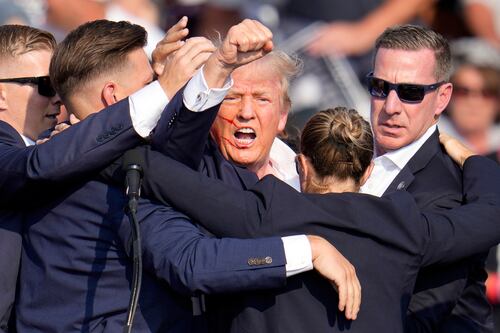 Trump agradece a Deus por “impedir” o atentado; pede “unidade e caráter” diante “do rosto da maldade”