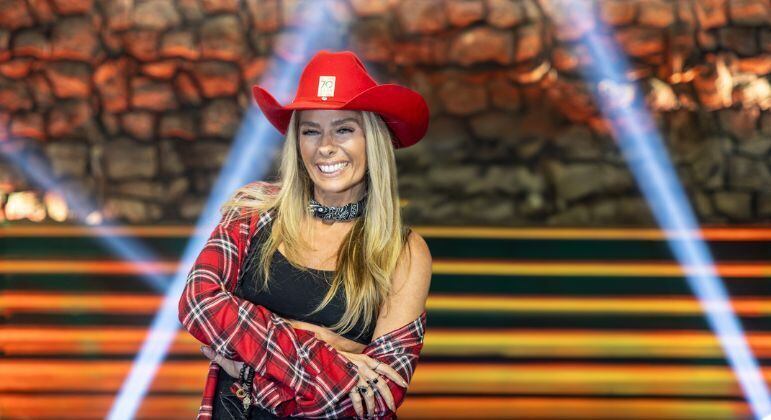 Adriane Galisteu foi confirmada como apresentadora do reality 'A Fazenda 16'