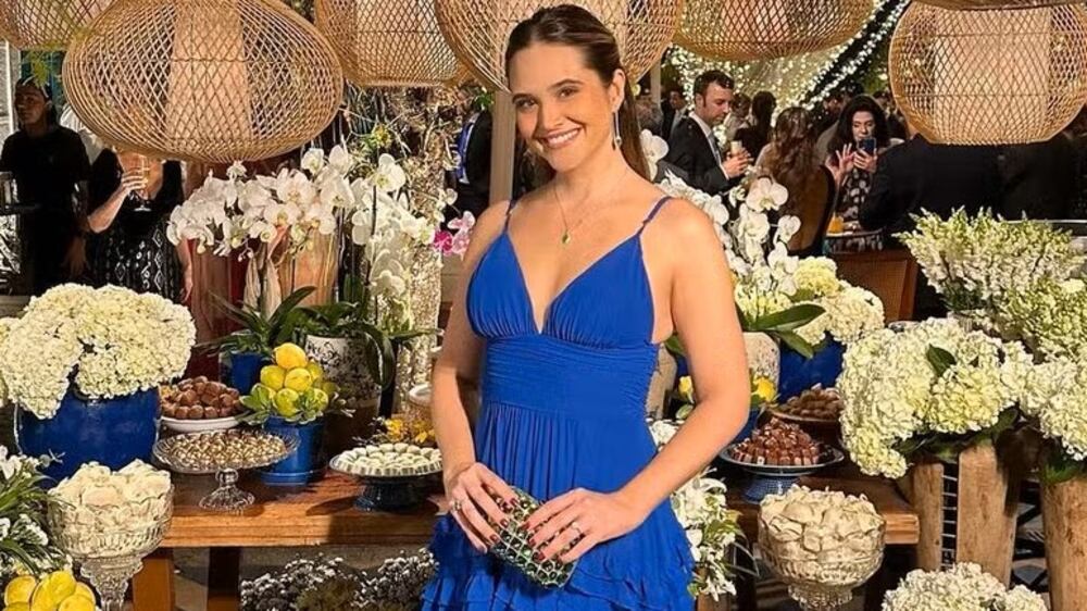 A atriz Juliana Paiva foi madrinha de casamento de uma amiga da época da escola