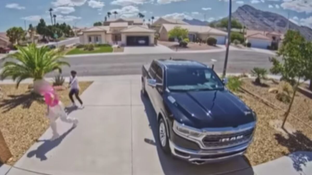 Arma de bandido falha três vezes durante assalto