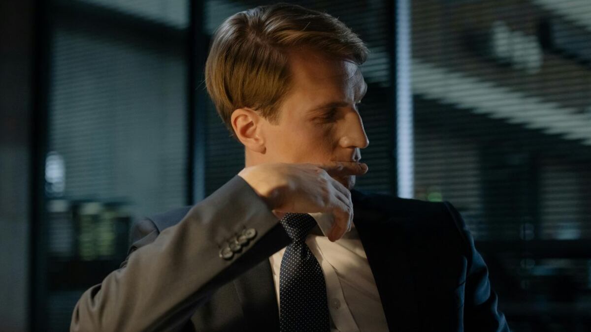 El gesto de tocarse los labios puede tener al menos tres significados ocultos