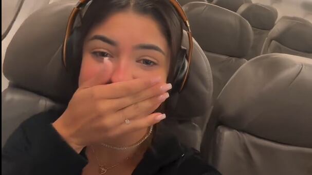 Vídeo: jovem relata que viajou sozinha em avião após passageiros ficarem com medo