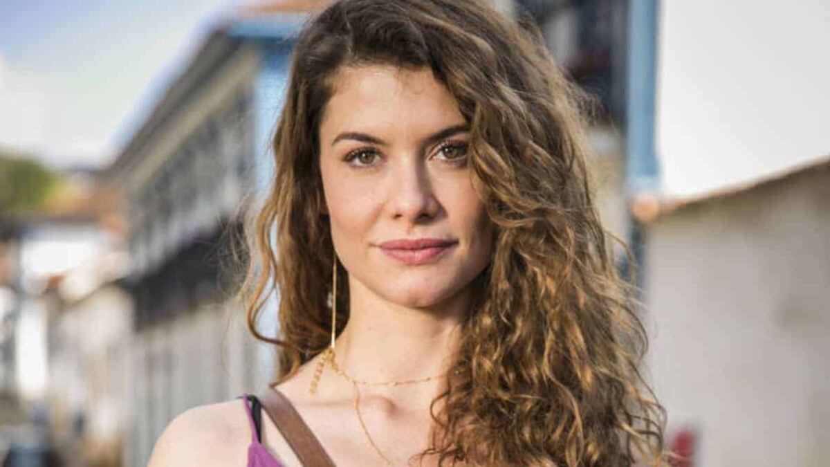 Alinne Moraes interpreta personagem lésbica em novela do Globoplay