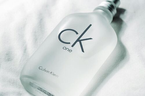 4 perfumes masculinos FRESCOS de Calvin Klein para usar no trabalho nos dias quentes