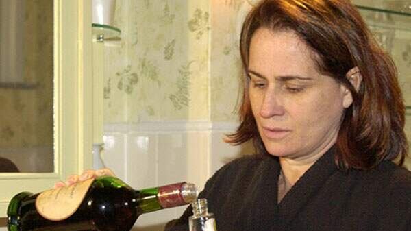 Reprise de Mulheres Apaixonadas: Santana é afastada do colégio