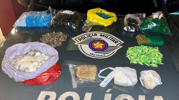 Homem é preso com mais de 2 kg de drogas dentro de casa no interior de São Paulo