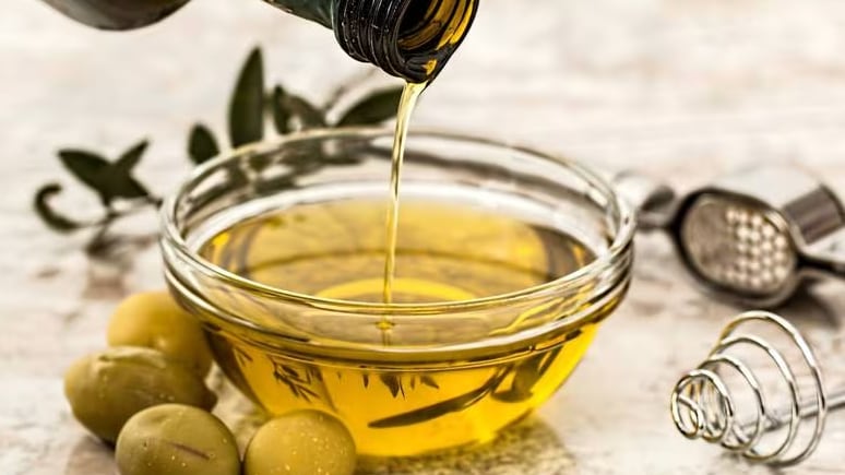 azeite para cabelos brancos/ reprodução