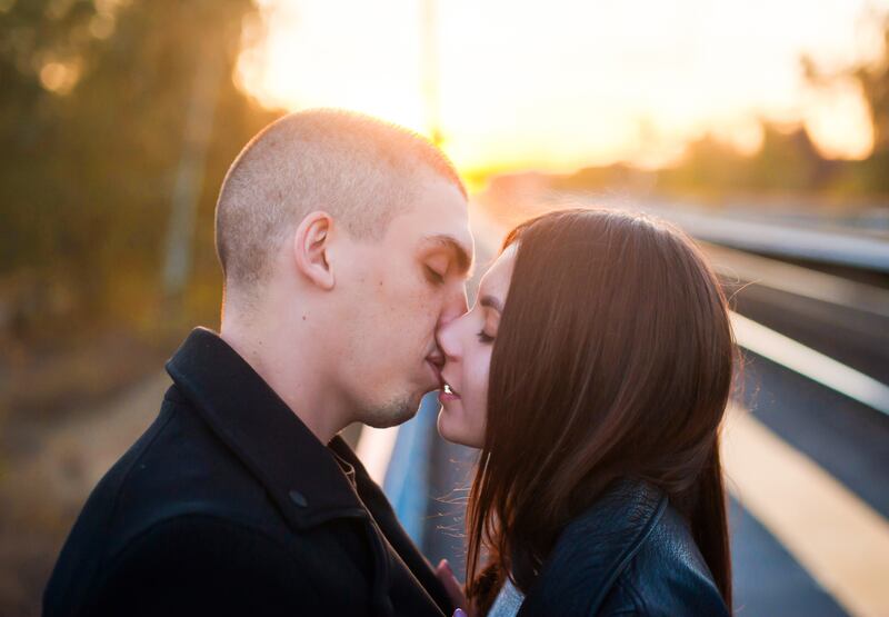 Inclinación al besar