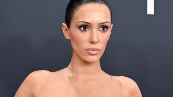 Mãe de Bianca Censori se mantém discreta diante das polêmicas sobre a filha