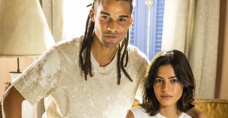 Pantanal: Disposta a começar uma vida ao lado de Marcelo (Lucas Leto), a filha de Maria Bruaca (Isabel Teixeira) descobre mais um podre do pai